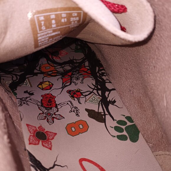 Rare Clarks Original Wallabees Stranger Things Hellfire Club Shoes Men's Size: 8 - Picture 6 of 16